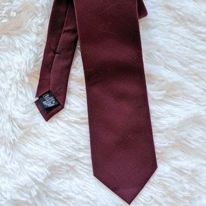 Maroon tie